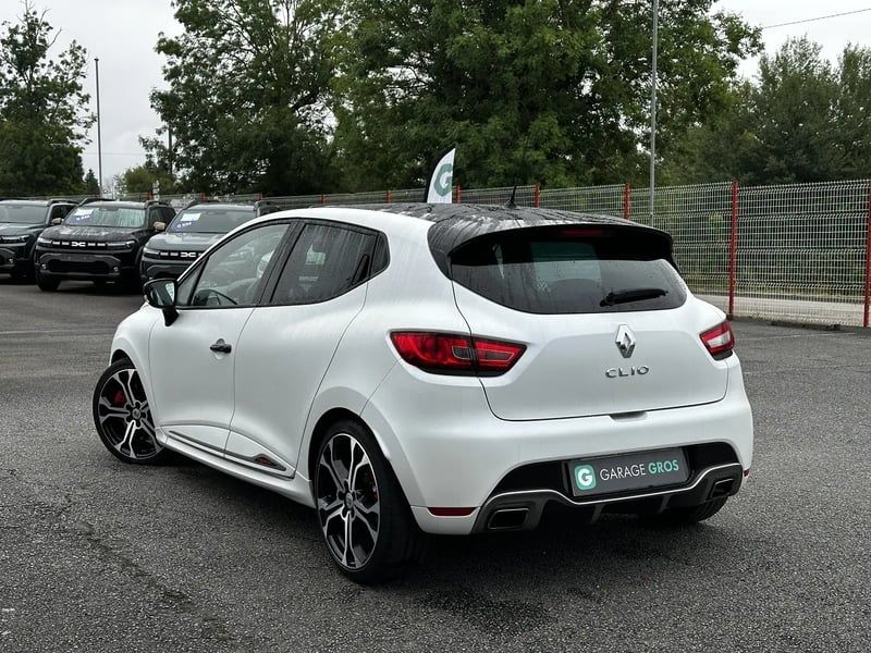 Photo de la voiture RENAULT CLIO IV 1.6 Turbo 220 Energy RS Trophy EDC