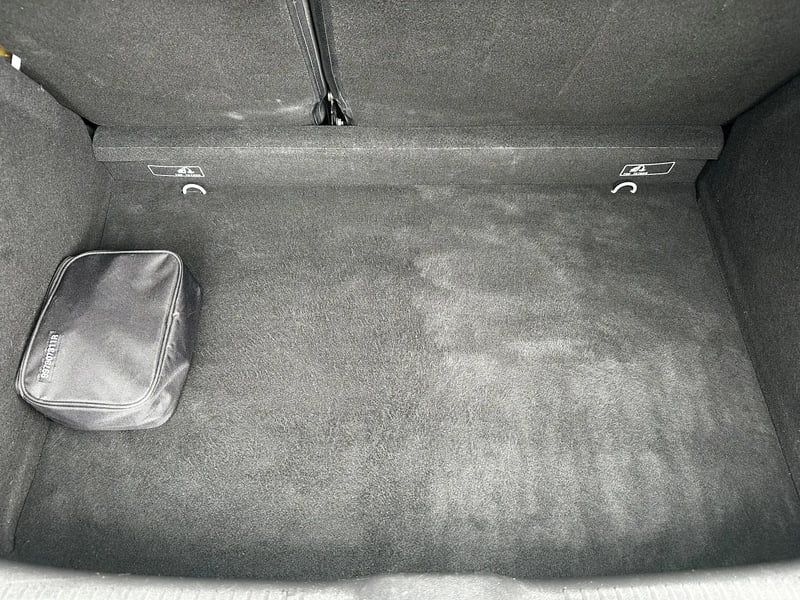 Photo de la voiture RENAULT CLIO IV 1.6 Turbo 220 Energy RS Trophy EDC