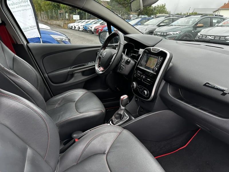 Photo de la voiture RENAULT CLIO IV 1.6 Turbo 220 Energy RS Trophy EDC