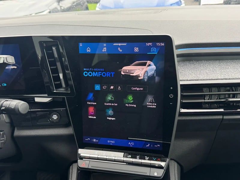 Photo de la voiture RENAULT AUSTRAL full hybrid E-Tech 200 ch Techno