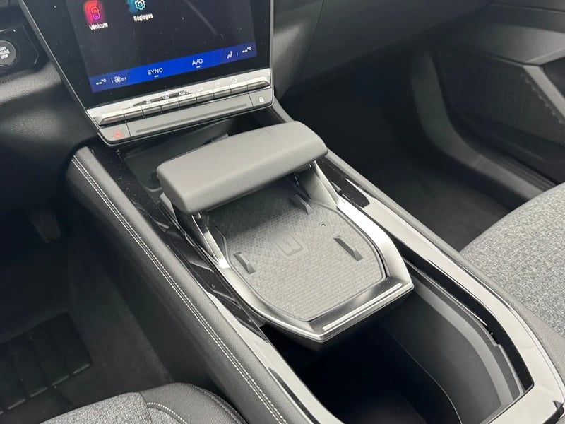 Photo de la voiture RENAULT AUSTRAL full hybrid E-Tech 200 ch Techno