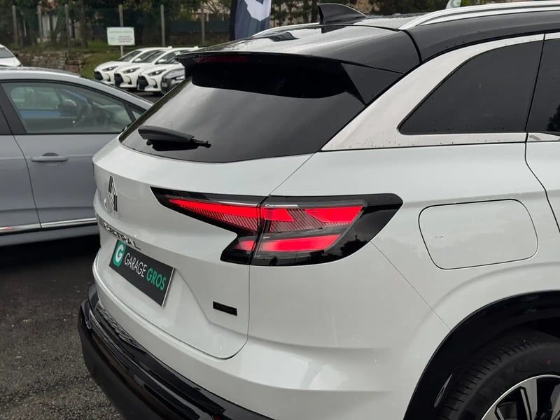 Photo de la voiture RENAULT AUSTRAL full hybrid E-Tech 200 ch Techno