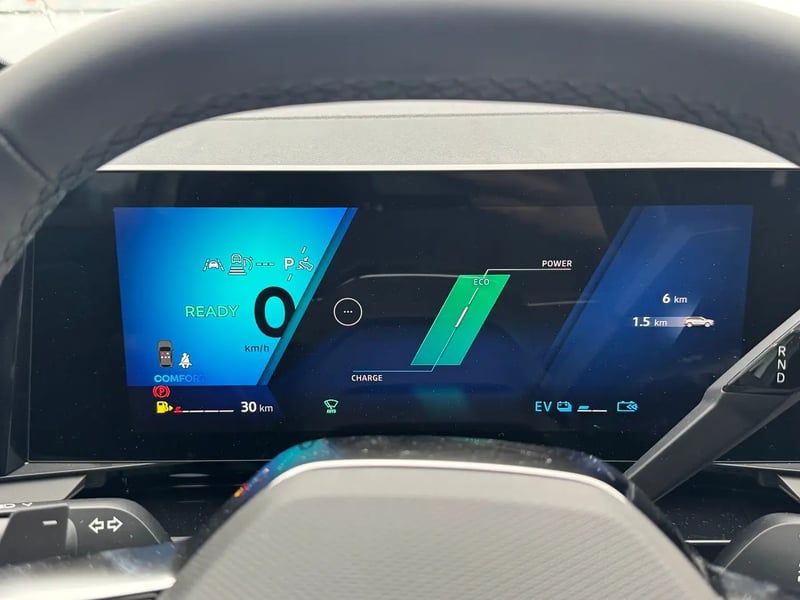 Photo de la voiture RENAULT AUSTRAL full hybrid E-Tech 200 ch Techno