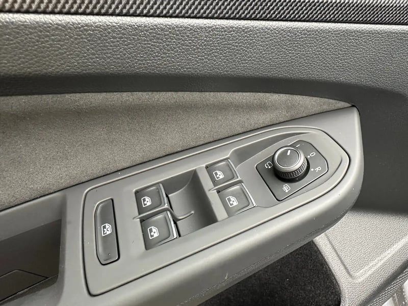 Photo de la voiture VOLKSWAGEN GOLF 2.0 TDI 150 DSG7 R-Line Edition
