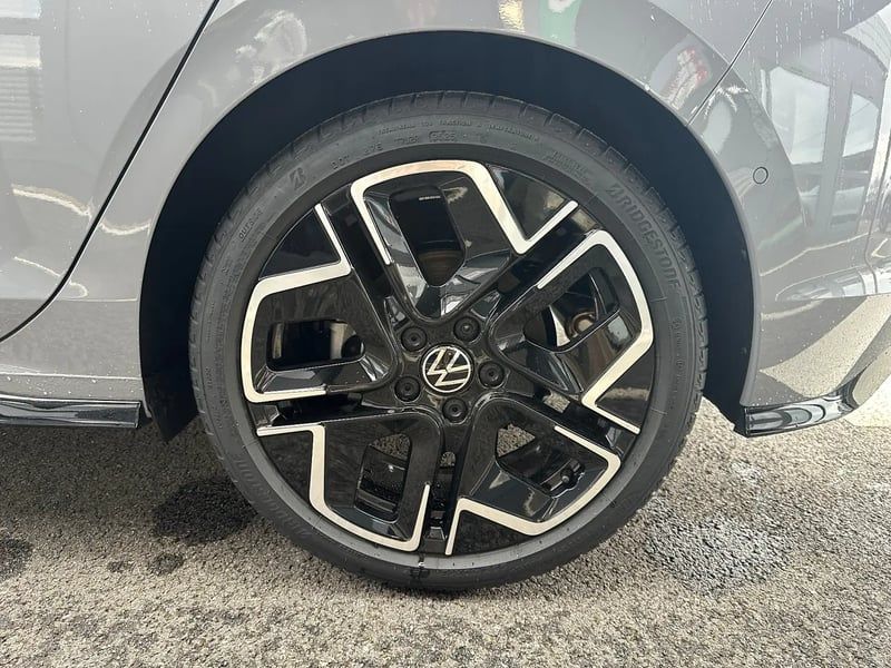 Photo de la voiture VOLKSWAGEN GOLF 2.0 TDI 150 DSG7 R-Line Edition