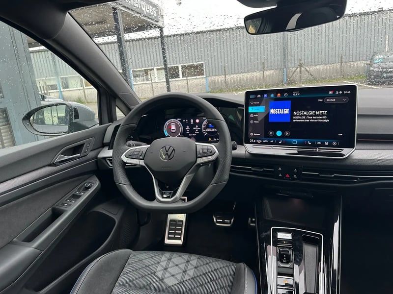 Photo de la voiture VOLKSWAGEN GOLF 2.0 TDI 150 DSG7 R-Line Edition