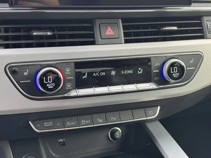 Photo de la voiture AUDI A5 SPORTBACK 35 TDI 163 S tronic 7 S Line