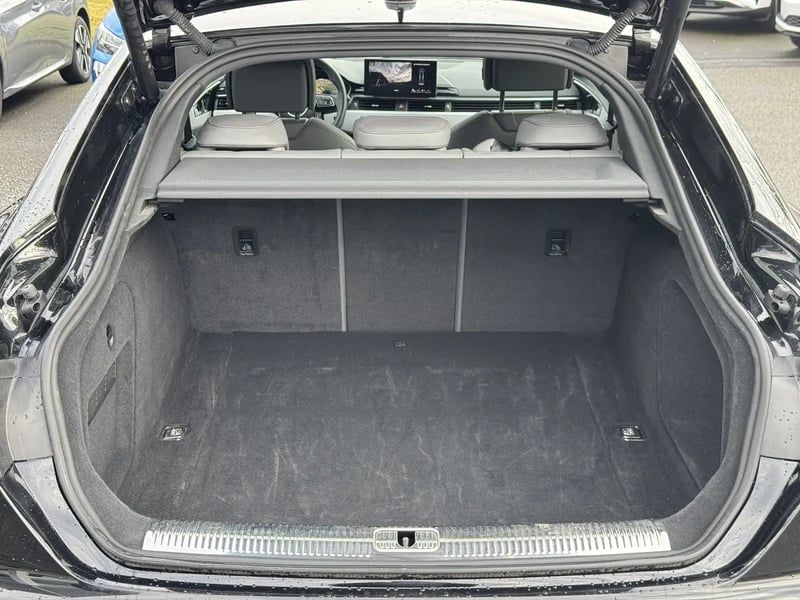 Photo de la voiture AUDI A5 SPORTBACK 35 TDI 163 S tronic 7 S Line