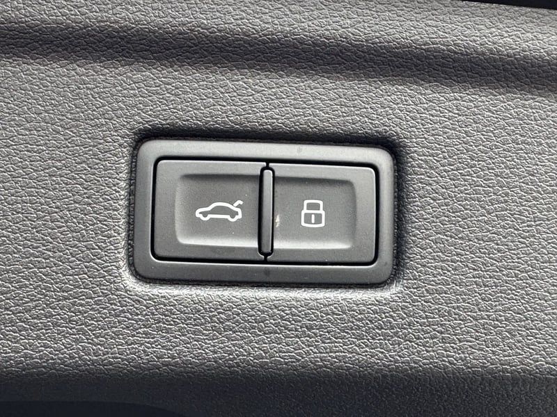 Photo de la voiture AUDI A5 SPORTBACK 35 TDI 163 S tronic 7 S Line