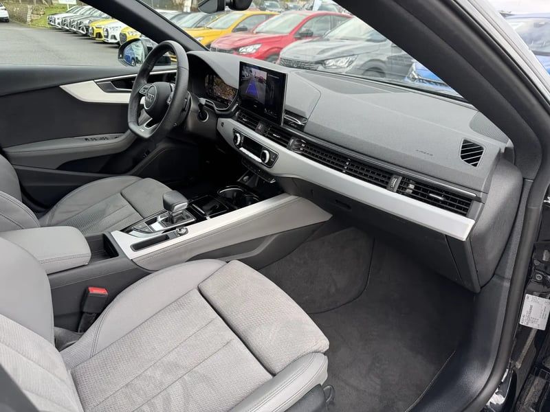 Photo de la voiture AUDI A5 SPORTBACK 35 TDI 163 S tronic 7 S Line