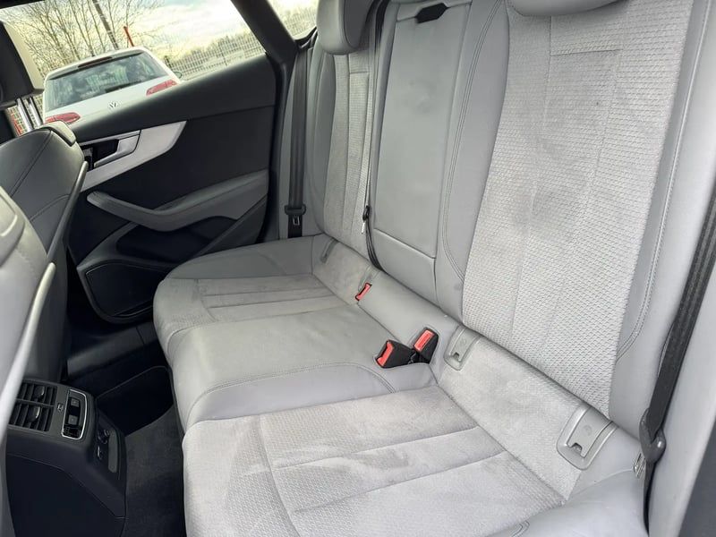 Photo de la voiture AUDI A5 SPORTBACK 35 TDI 163 S tronic 7 S Line