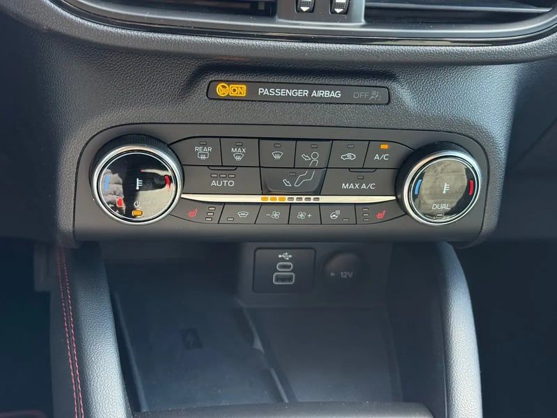 Photo de la voiture FORD KUGA 2.0 TDCi 120 S&S 4x2 Powershift ST-Line