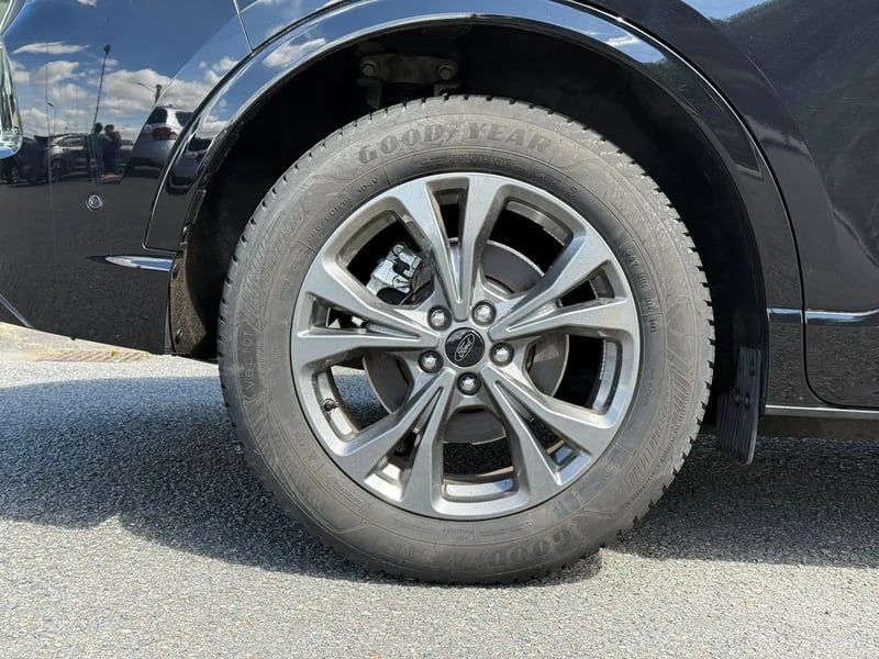 Photo de la voiture FORD KUGA 2.0 TDCi 120 S&S 4x2 Powershift ST-Line