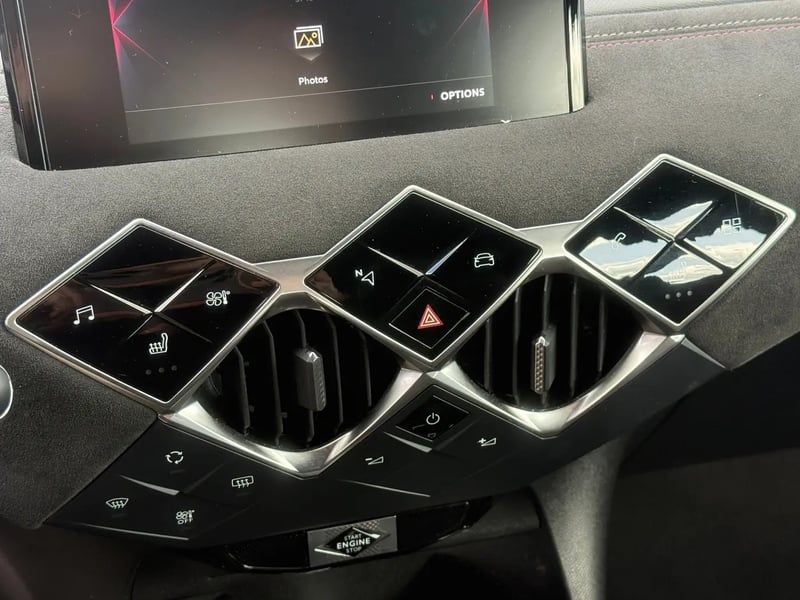 Photo de la voiture DS DS 3 CROSSBACK DS3 Crossback PureTech 130 EAT8 Performance Line