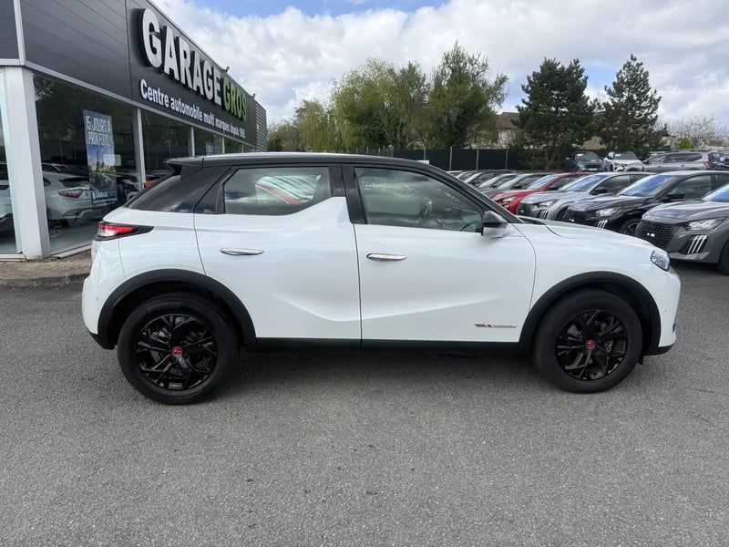 Photo de la voiture DS DS 3 CROSSBACK DS3 Crossback PureTech 130 EAT8 Performance Line