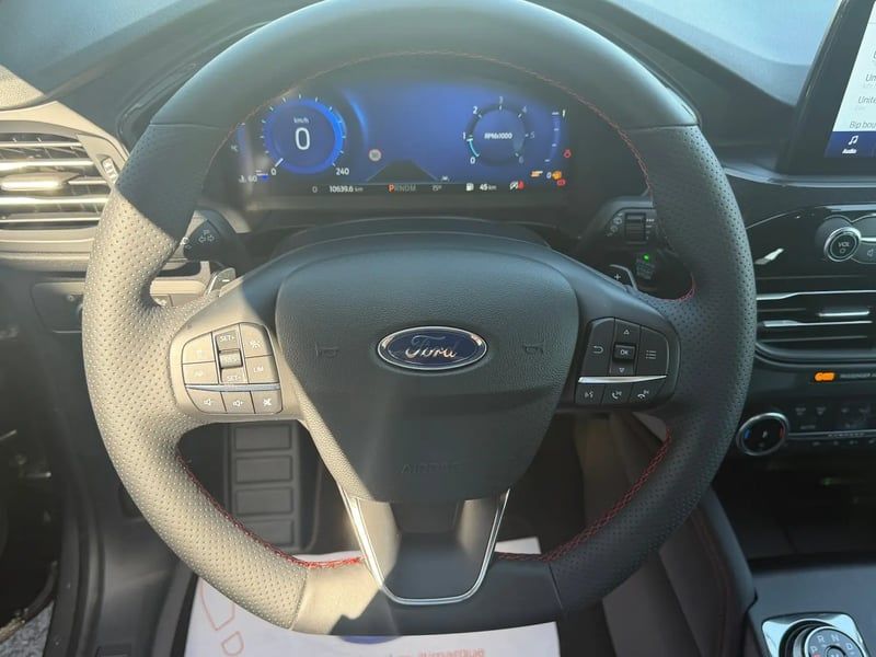 Photo de la voiture FORD KUGA 2.0 TDCi 120 S&S 4x2 Powershift ST-Line