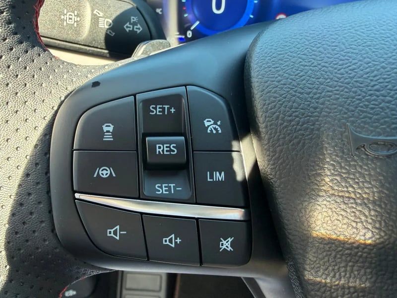 Photo de la voiture FORD KUGA 2.0 TDCi 120 S&S 4x2 Powershift ST-Line