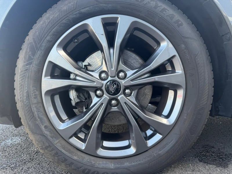 Photo de la voiture FORD KUGA 2.0 TDCi 120 S&S 4x2 Powershift ST-Line