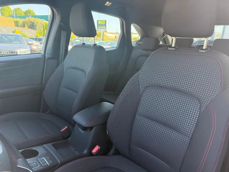 Photo de la voiture FORD KUGA 2.0 TDCi 120 S&S 4x2 Powershift ST-Line