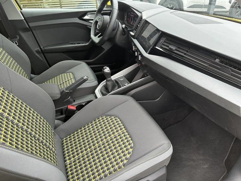 Photo de la voiture AUDI A1 SPORTBACK 25 TFSI 95 ch BVM5 S Line