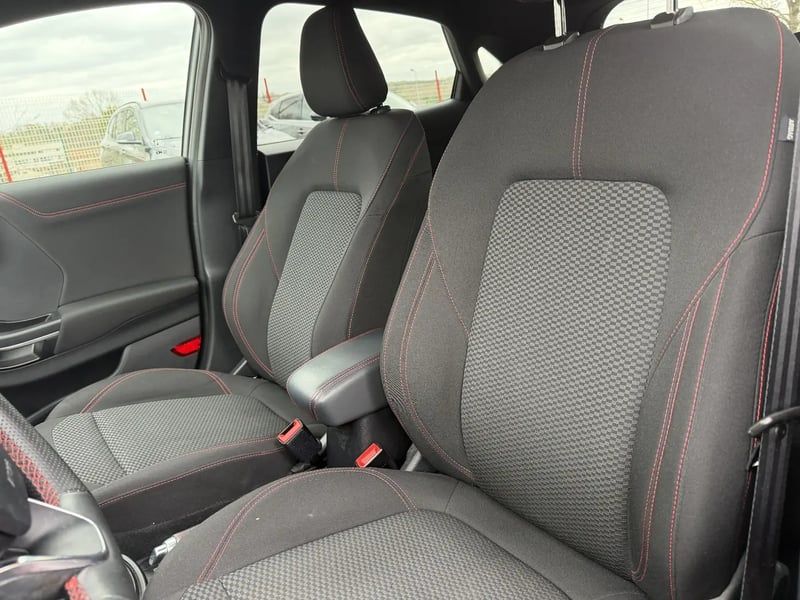 Photo de la voiture FORD PUMA 1.0 EcoBoost 155 ch mHEV S&S Powershift ST-Line - 5P