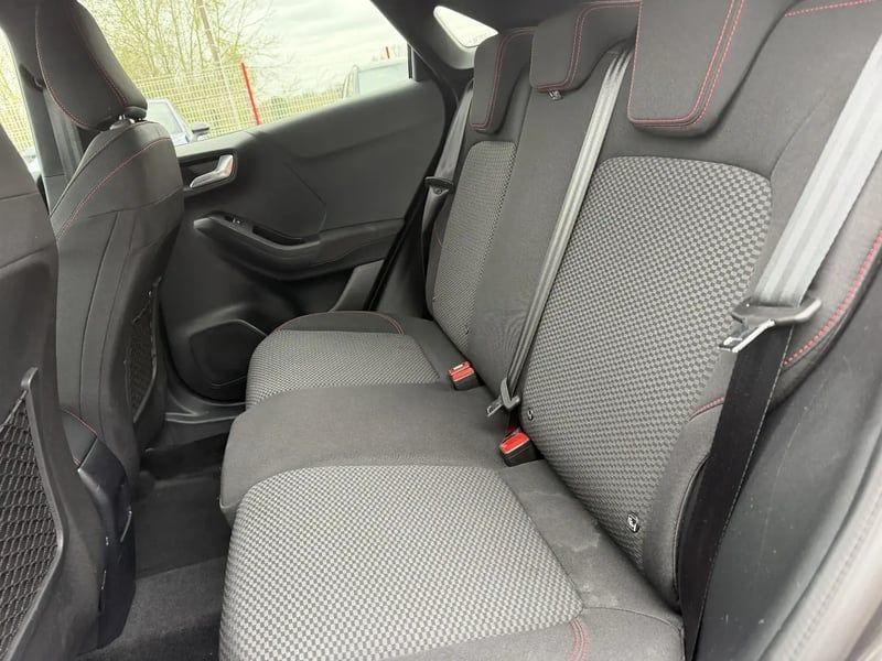 Photo de la voiture FORD PUMA 1.0 EcoBoost 155 ch mHEV S&S Powershift ST-Line - 5P