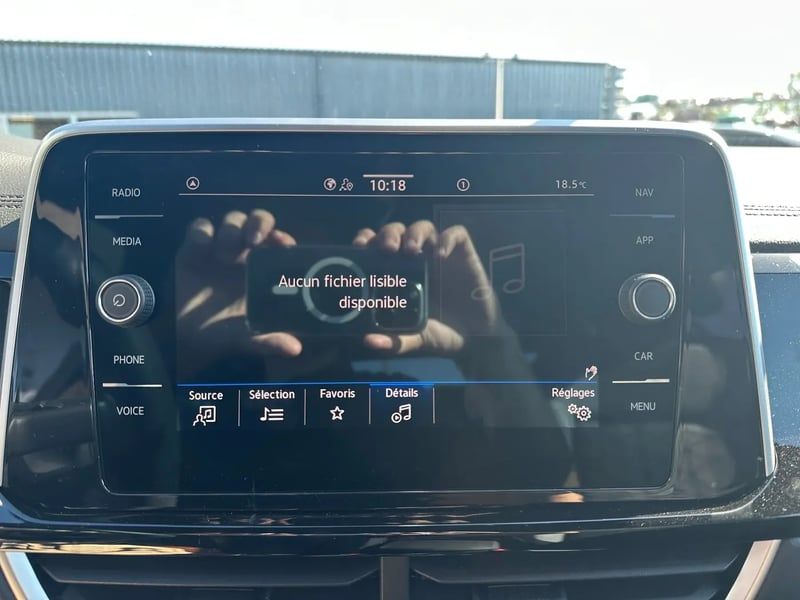 Photo de la voiture VOLKSWAGEN T-ROC 1.5 TSI EVO2 150 Start/Stop DSG7 R-Line Edition