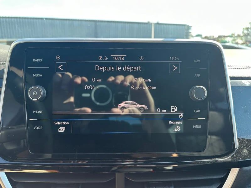 Photo de la voiture VOLKSWAGEN T-ROC 1.5 TSI EVO2 150 Start/Stop DSG7 R-Line Edition