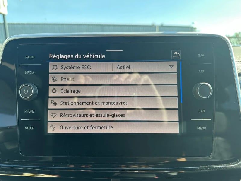 Photo de la voiture VOLKSWAGEN T-ROC 1.5 TSI EVO2 150 Start/Stop DSG7 R-Line Edition