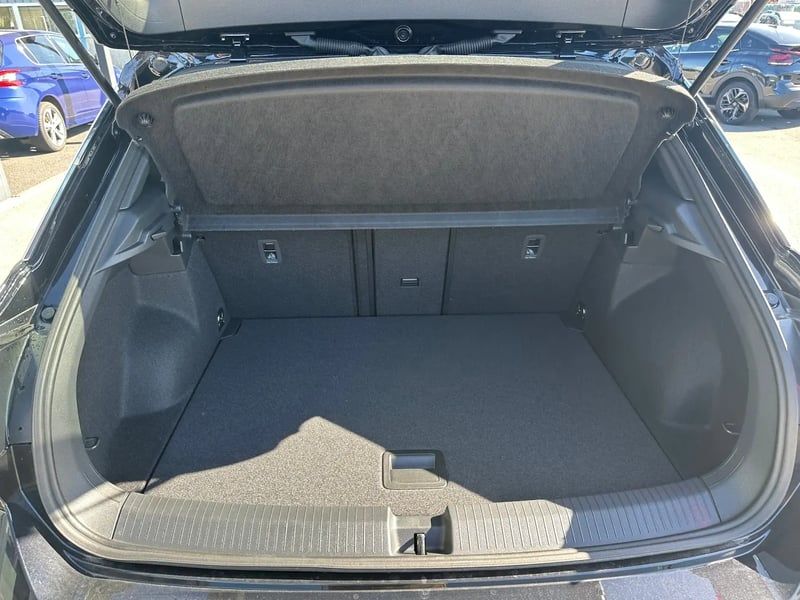 Photo de la voiture VOLKSWAGEN T-ROC 1.5 TSI EVO2 150 Start/Stop DSG7 R-Line Edition