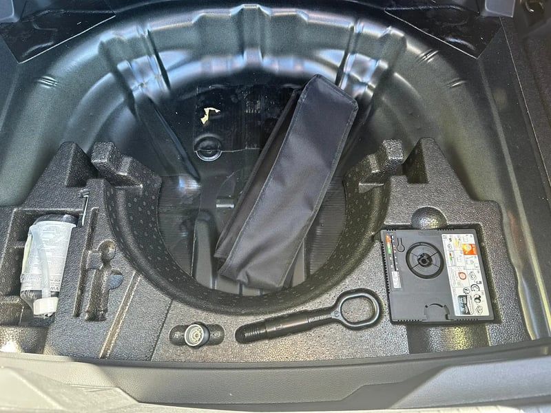 Photo de la voiture VOLKSWAGEN T-ROC 1.5 TSI EVO2 150 Start/Stop DSG7 R-Line Edition