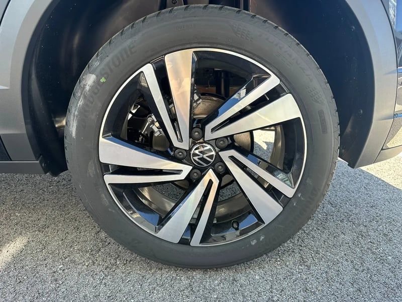 Photo de la voiture VOLKSWAGEN T-ROC 1.5 TSI EVO2 150 Start/Stop DSG7 R-Line Edition