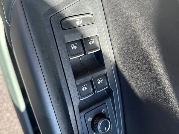 Photo de la voiture VOLKSWAGEN T-ROC 1.5 TSI EVO2 150 Start/Stop DSG7 R-Line Edition