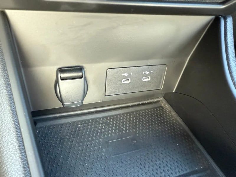 Photo de la voiture RENAULT CAPTUR E-Tech full hybrid 145 ch Techno