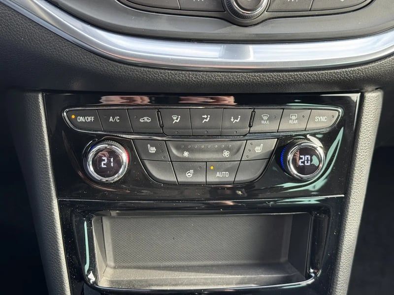 Photo de la voiture OPEL ASTRA SPORTS TOURER 1.2 Turbo 145 ch BVM6 Elégance