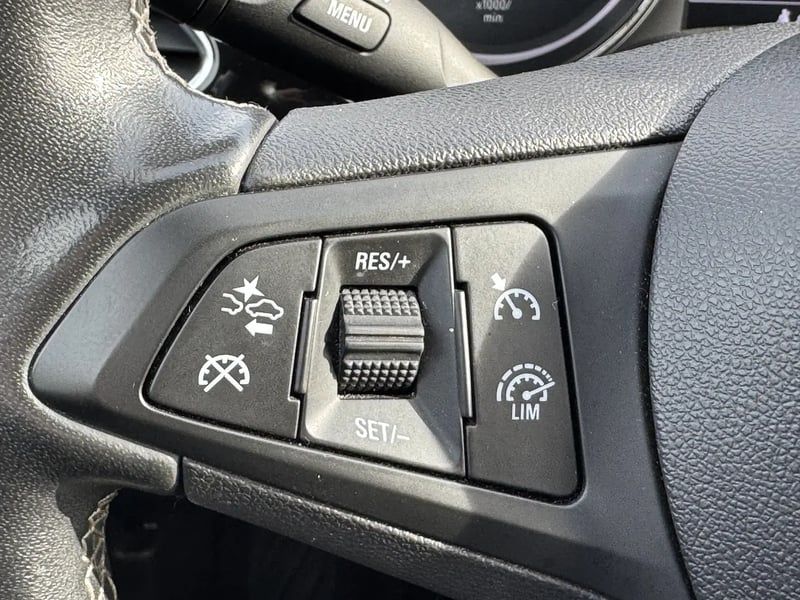 Photo de la voiture OPEL ASTRA SPORTS TOURER 1.2 Turbo 145 ch BVM6 Elégance