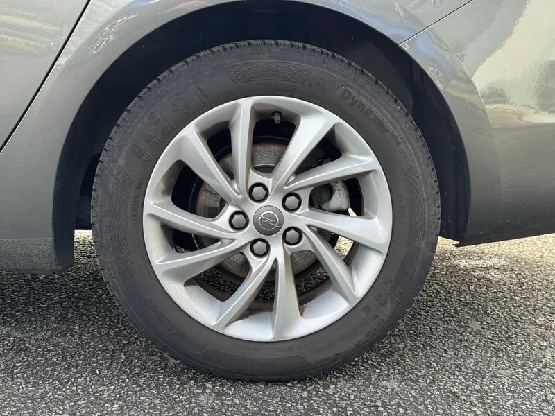 Photo de la voiture OPEL ASTRA SPORTS TOURER 1.2 Turbo 145 ch BVM6 Elégance