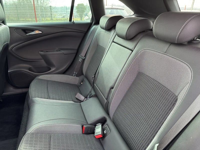 Photo de la voiture OPEL ASTRA SPORTS TOURER 1.2 Turbo 145 ch BVM6 Elégance