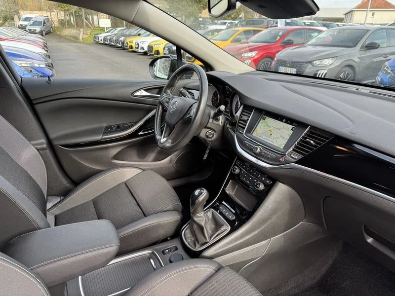 Photo de la voiture OPEL ASTRA SPORTS TOURER 1.2 Turbo 145 ch BVM6 Elégance