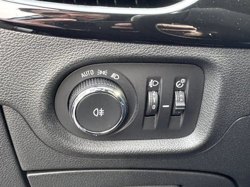 Photo de la voiture OPEL ASTRA SPORTS TOURER 1.2 Turbo 145 ch BVM6 Elégance