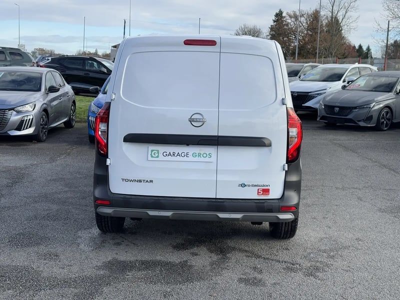 Photo de la voiture NISSAN TOWNSTAR FOURGON ELECTRIQUE EV FOURGON L1 45KWH CHARGEUR 22KW GSR2B N-CONNECTA