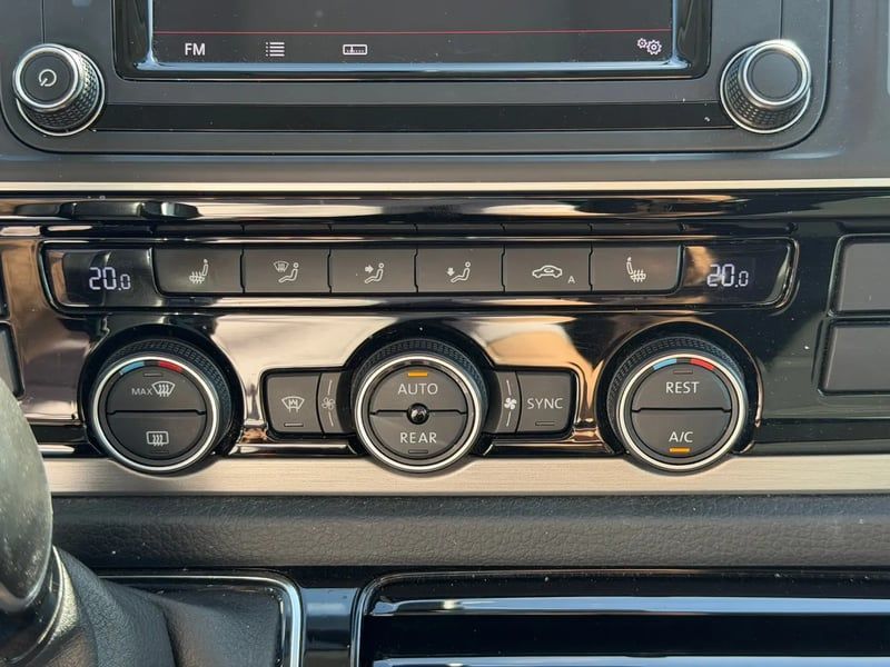 Photo de la voiture VOLKSWAGEN MULTIVAN 2.0 TDI 150 DSG7 Edition 30