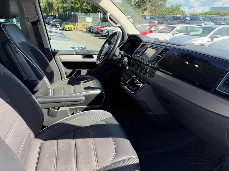 Photo de la voiture VOLKSWAGEN MULTIVAN 2.0 TDI 150 DSG7 Edition 30