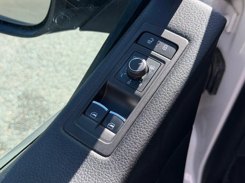 Photo de la voiture VOLKSWAGEN MULTIVAN 2.0 TDI 150 DSG7 Edition 30