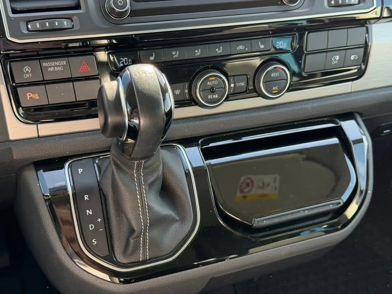 Photo de la voiture VOLKSWAGEN MULTIVAN 2.0 TDI 150 DSG7 Edition 30