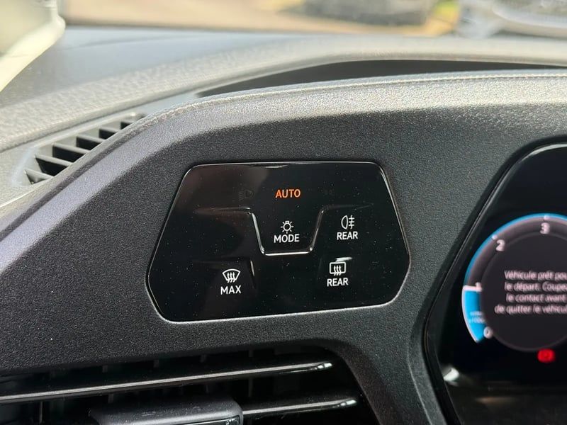 Photo de la voiture VOLKSWAGEN CADDY 2.0 TDI 102 BVM6