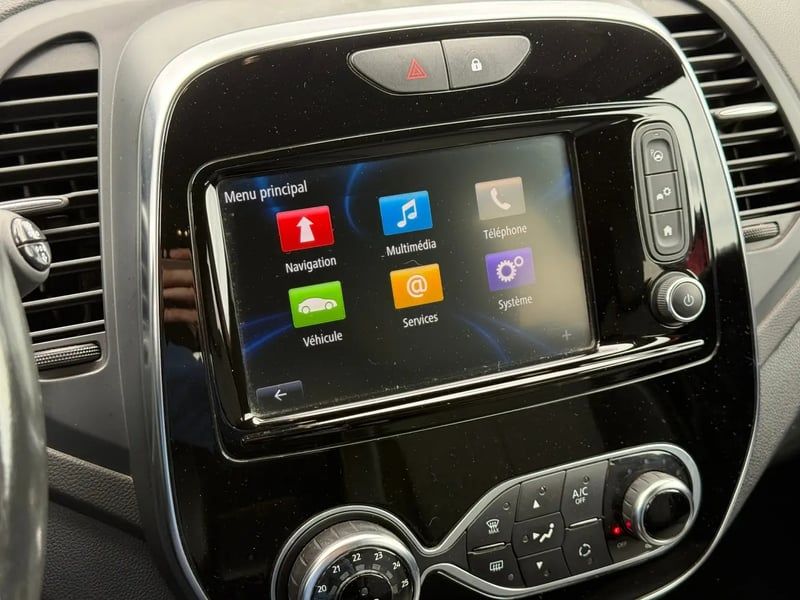 Photo de la voiture RENAULT CAPTUR TCe 90 Intens