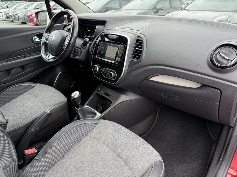 Photo de la voiture RENAULT CAPTUR TCe 90 Intens