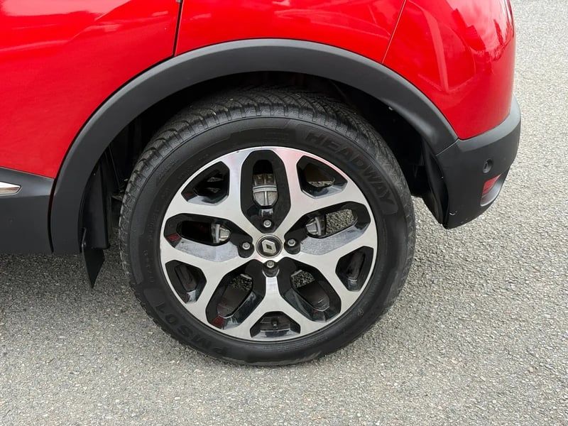 Photo de la voiture RENAULT CAPTUR TCe 90 Intens