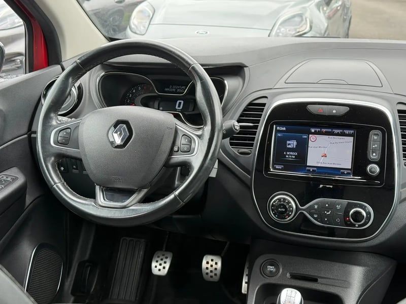 Photo de la voiture RENAULT CAPTUR TCe 90 Intens